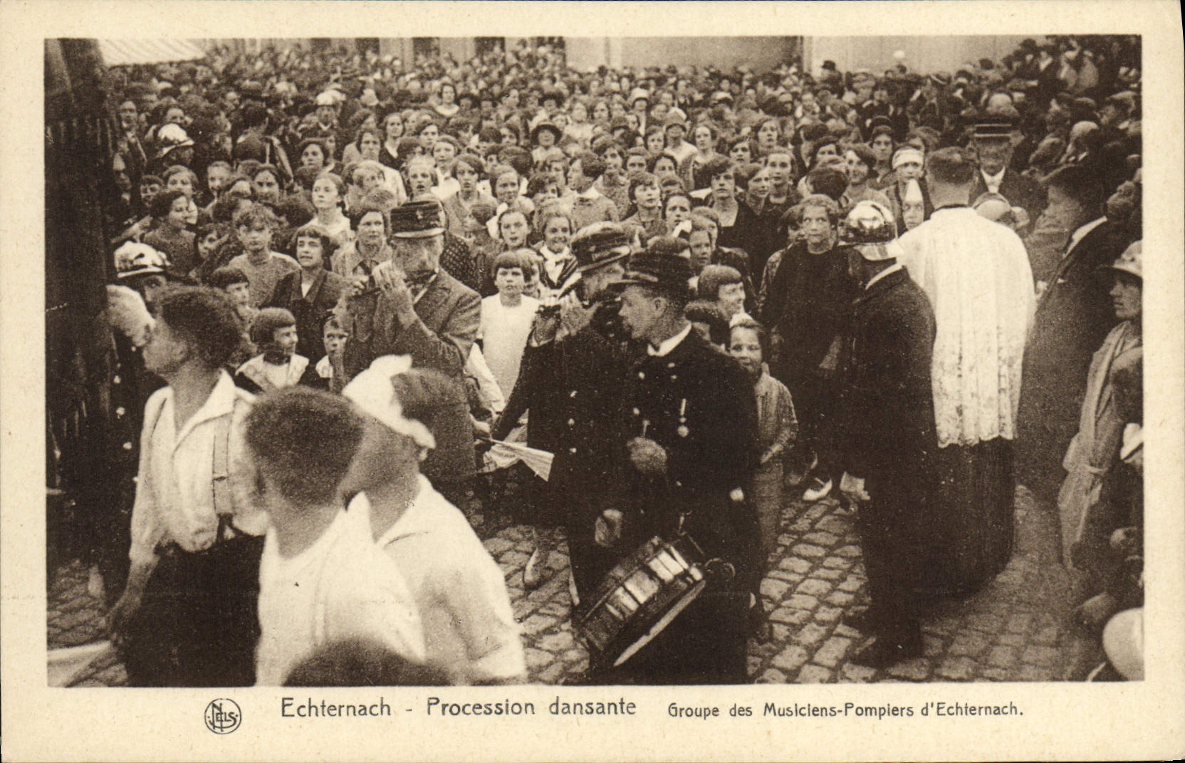 CPA Echternach Procession Dansante Groupe des musiciens pompiers Folklore 