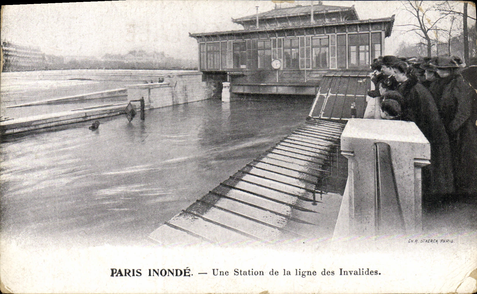 CPA Paris Inonde Une Station de la ligne des Invalides Metro