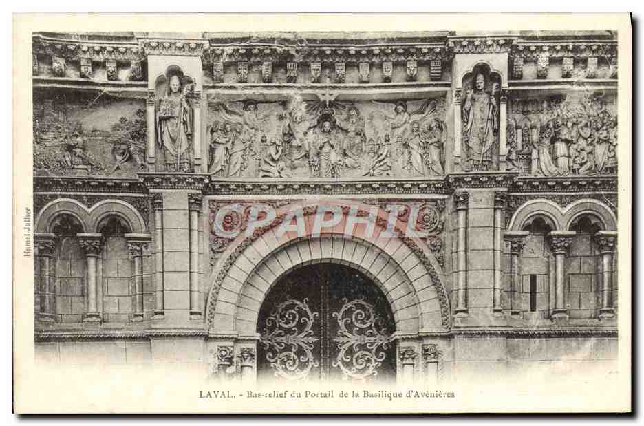 CPA Laval Bas relief du portail de la basilique d'Avenieres