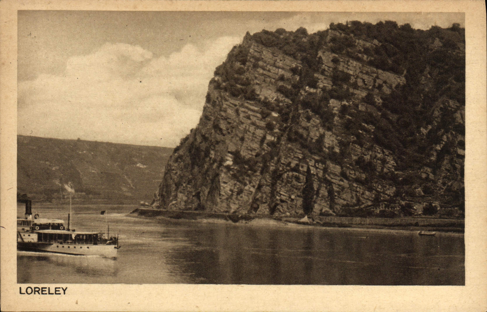 Loreley — vue du rocher et du bateau — éditeur CPAPHIL, n° de série non visible
