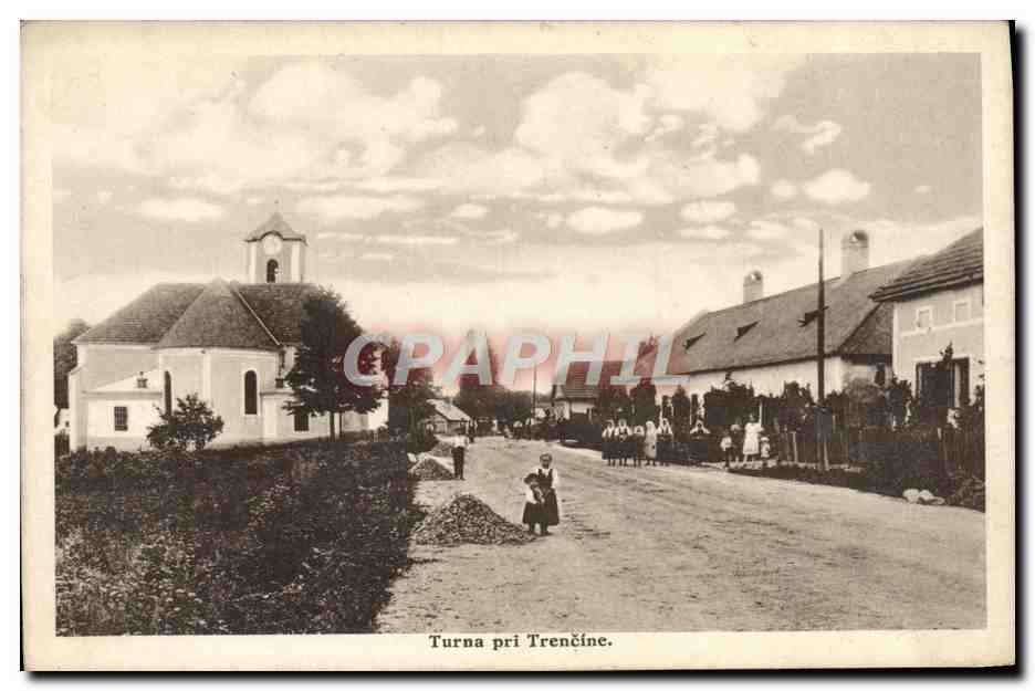 Turna pri Trenčíne — vue de la rue et de l'église — Photo-JKO Trenčín