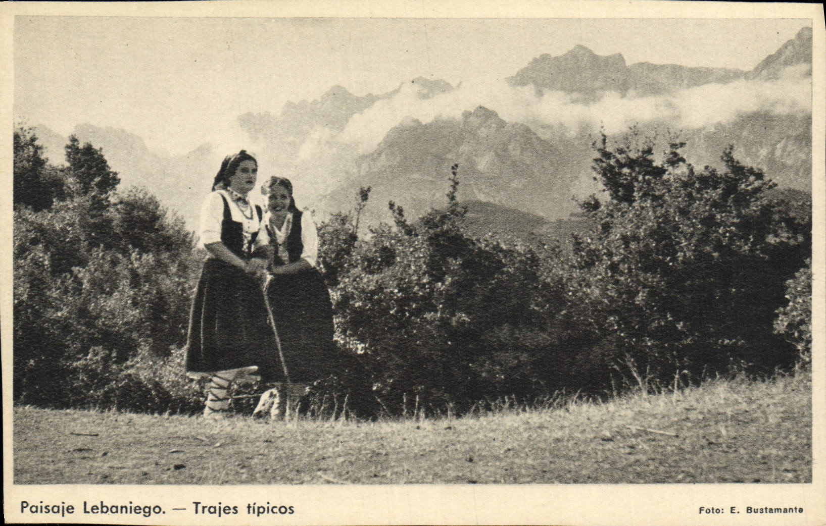 CPA Paisaje Lebaniego Trajes Tipicos Folklore
