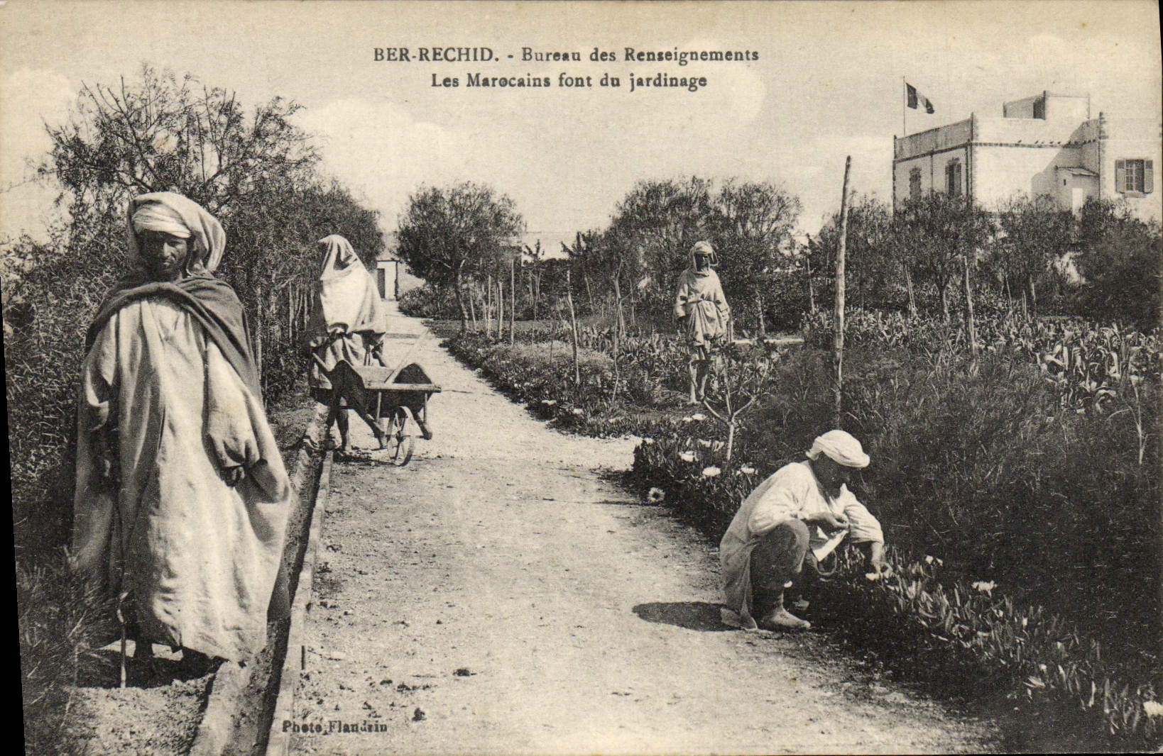Ber-Rechid - Bureau des Renseignements - Les Marocains font du jardinage