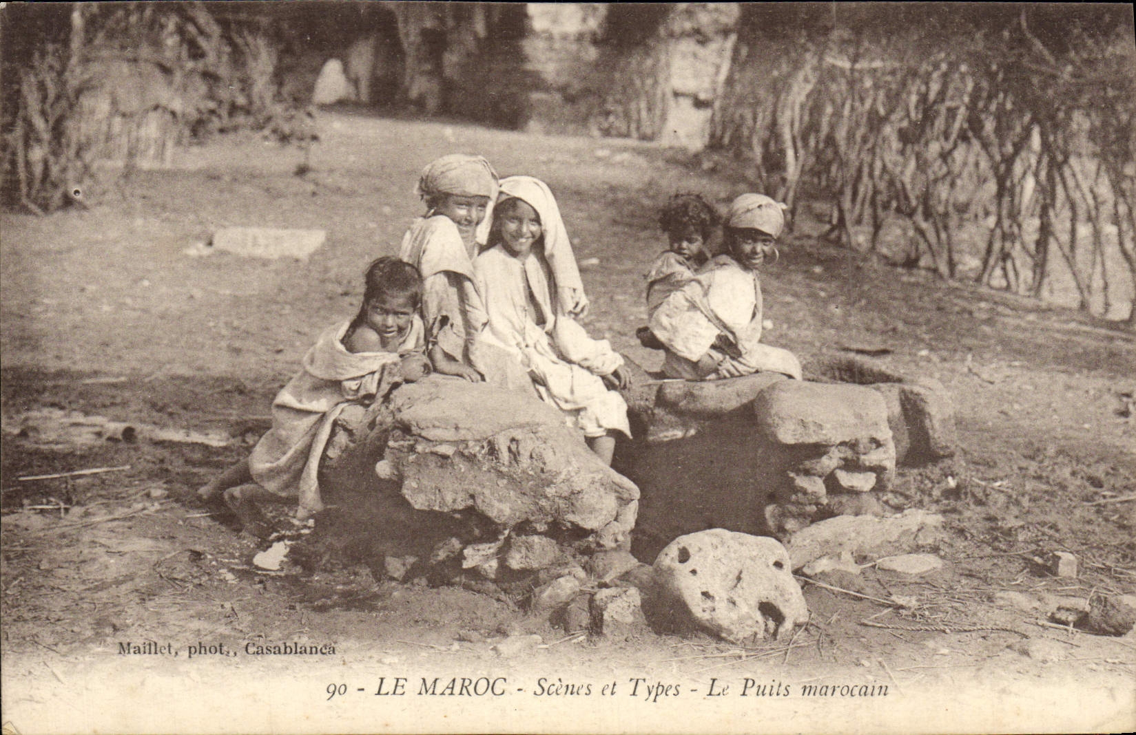 CPA Le Maroc Scenes Et Types Le Puits Marocain Enfants