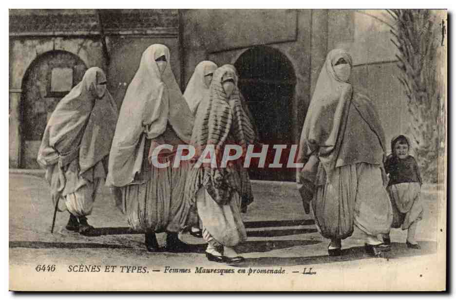 CPA Scenes Et Types Femmes Mauresques