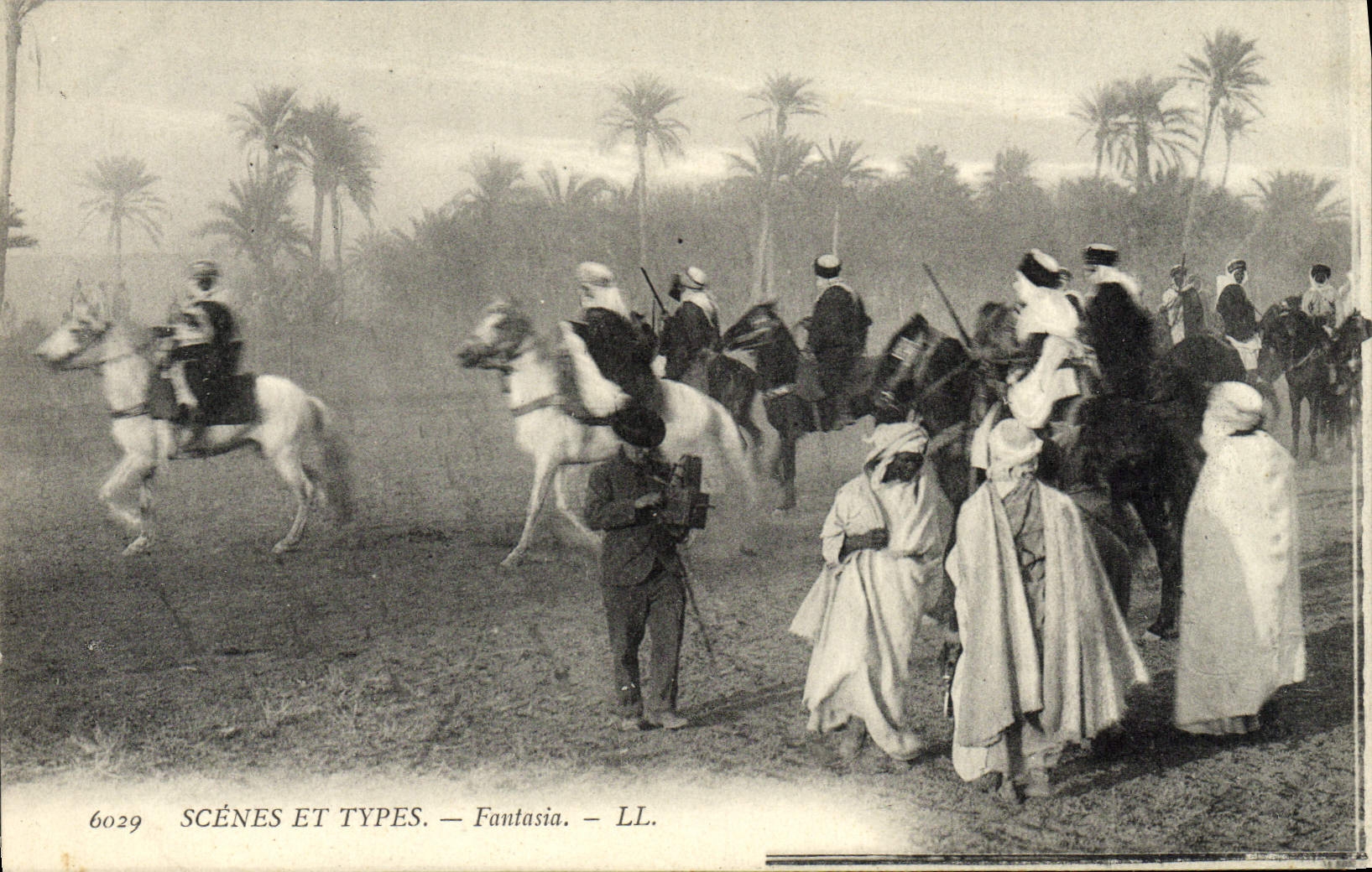 CPA Scenes Et Types Fantasia Photographe