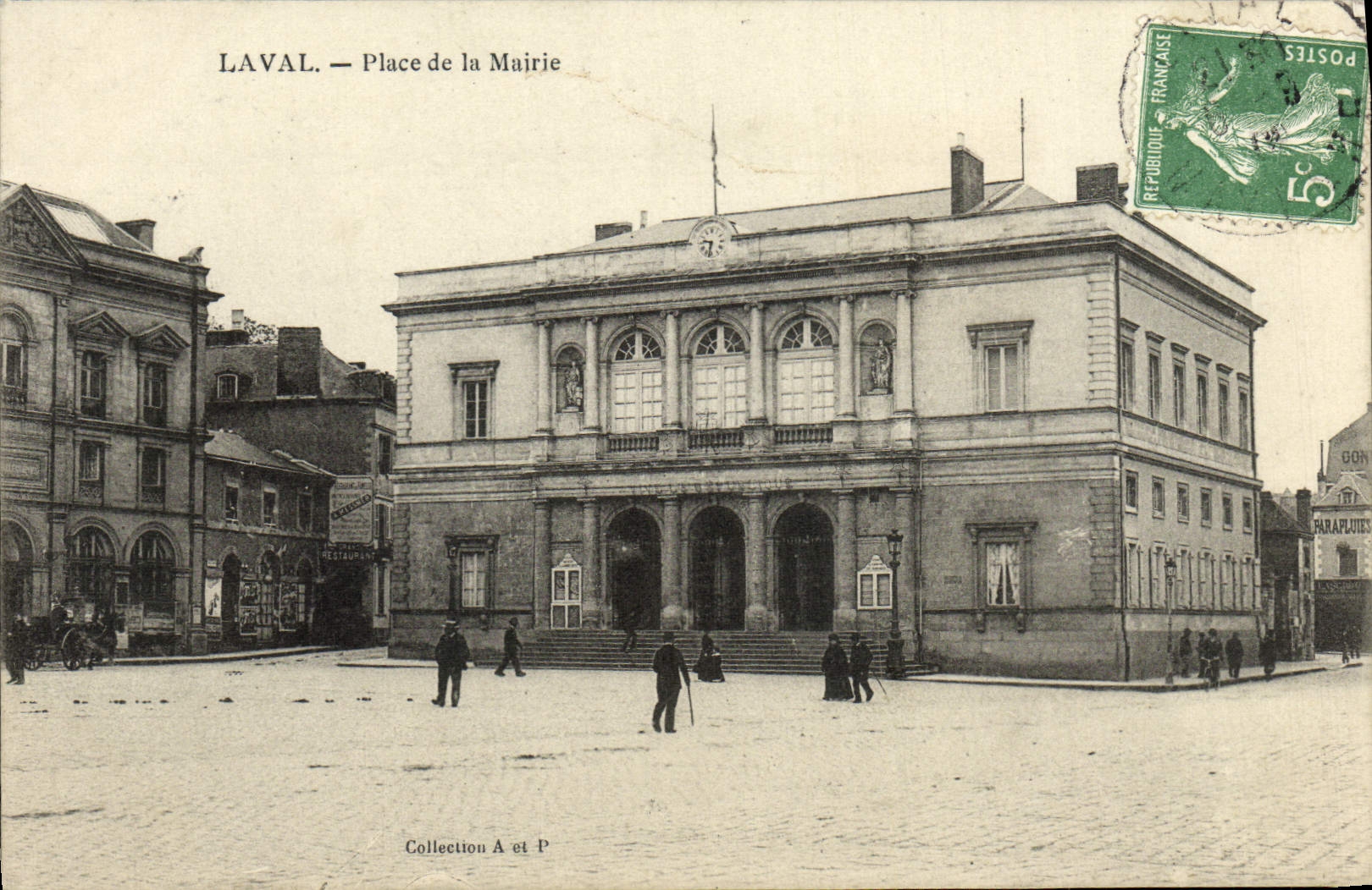 CPA Laval Place de la Mairie