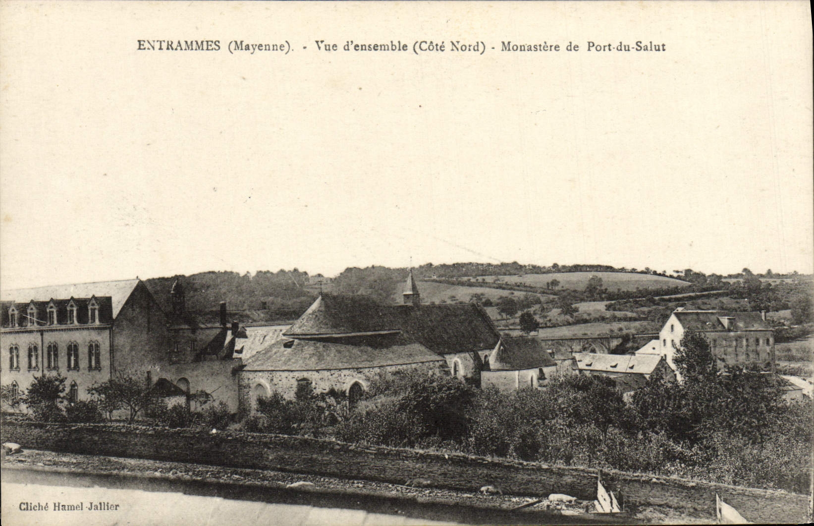 CPA Entrammes Vue d'ensemble Monastere de Port Salut