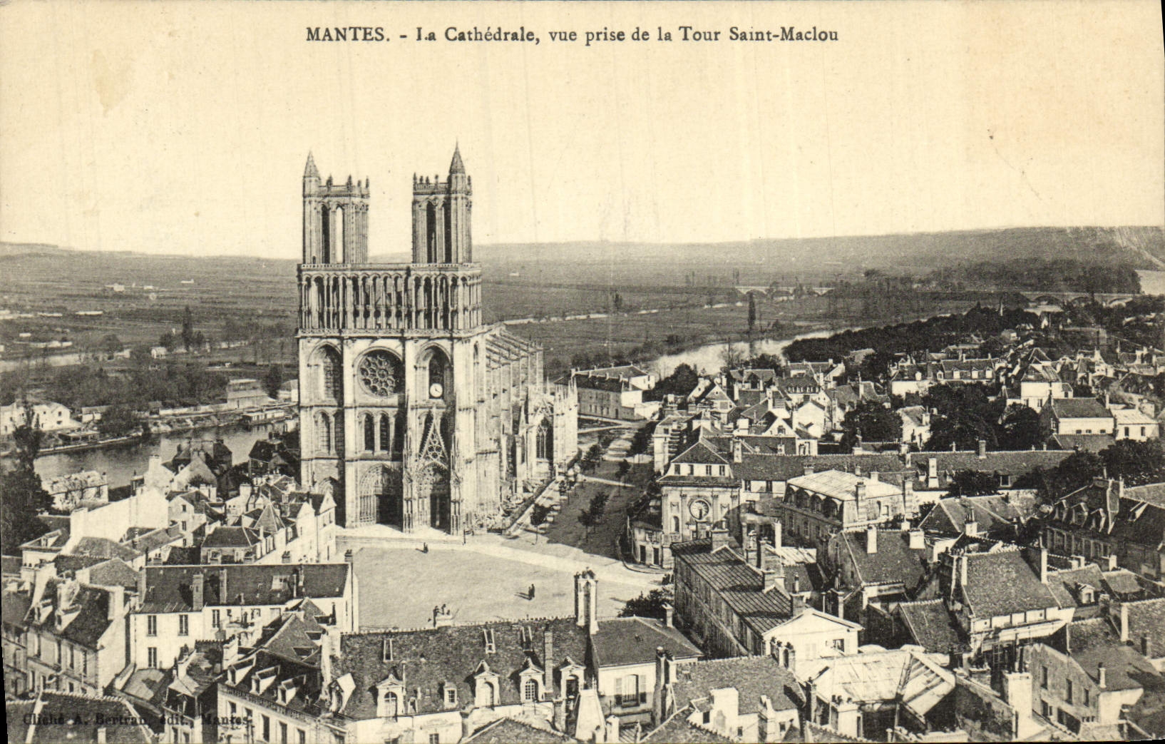 MANTES - La Cathédrale, vue prise de la Tour Saint-Maclou — Cliaud A. Bertran, Mantes