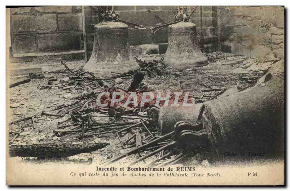 Incendie et Bombardement de REIMS — Ce qui reste du jeu de cloches de la Cathédrale (Tour Nord) — Photo REIMS-CATHEDRALE, Paris