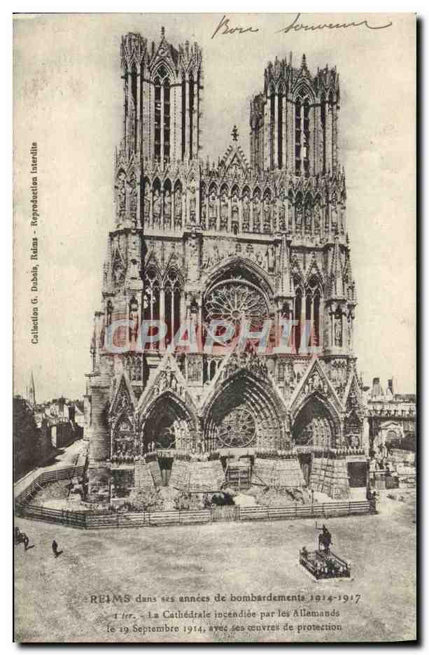 CPA Reims Dans Ses Annees De Bombardements La Cathedrale Incendiee Par Les Allemands Militaria 