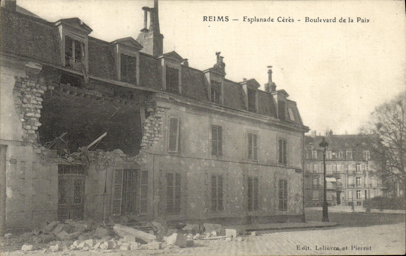 CPA Reims Esplanade Ceres Boulevard De La Paix Militaria 