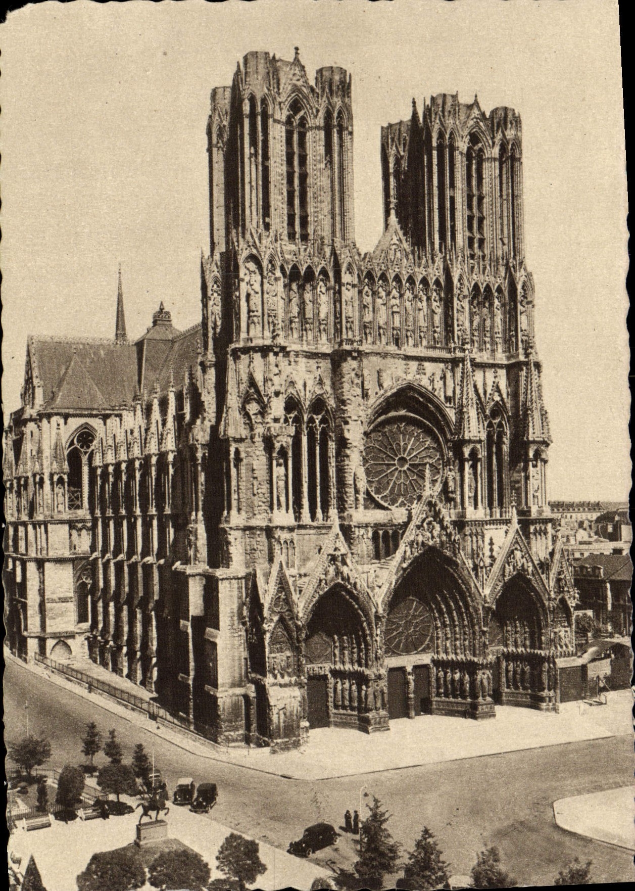 Cathédrale de Reims — vue de la façade — éditeur Champagne Pommery & Greno