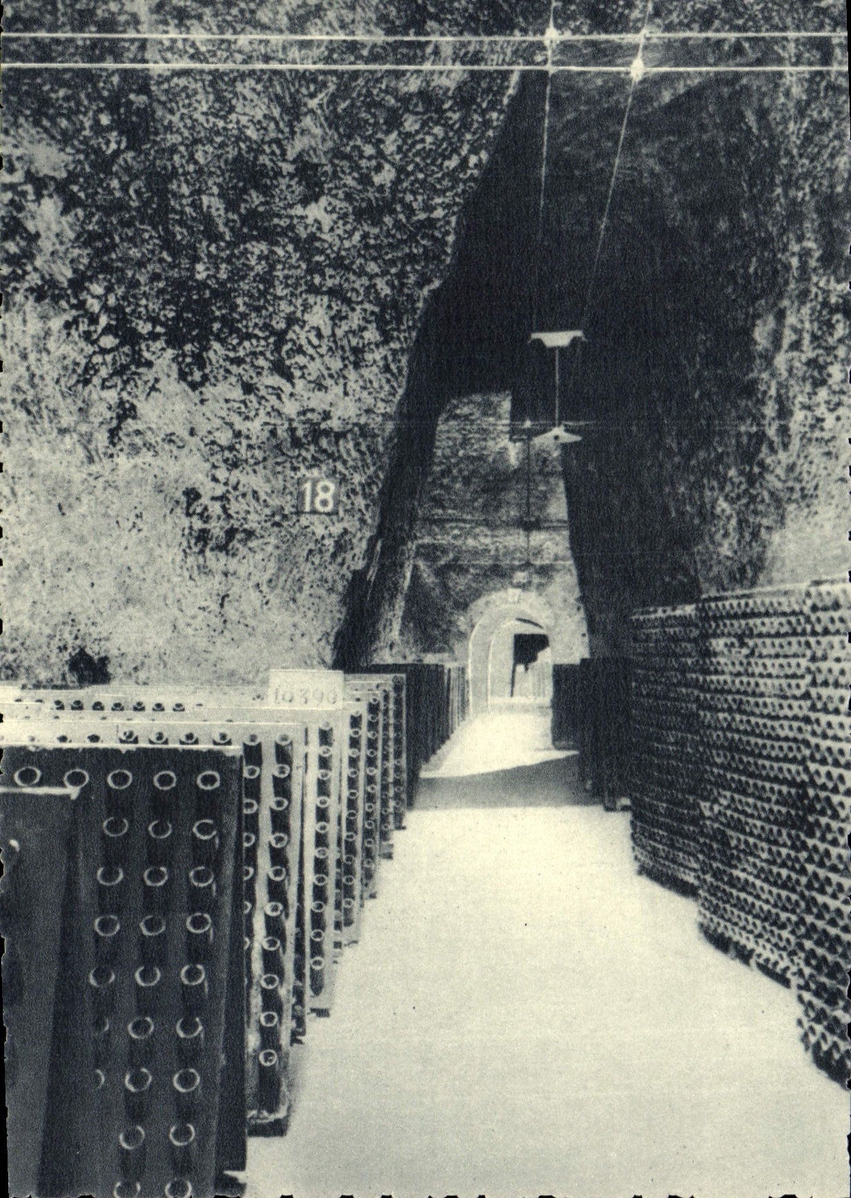 Enfilade de crayères d'origine gallo-romaine — VERSAILLES — CHAMPAGNE POMMERY & GRENO - REIMS