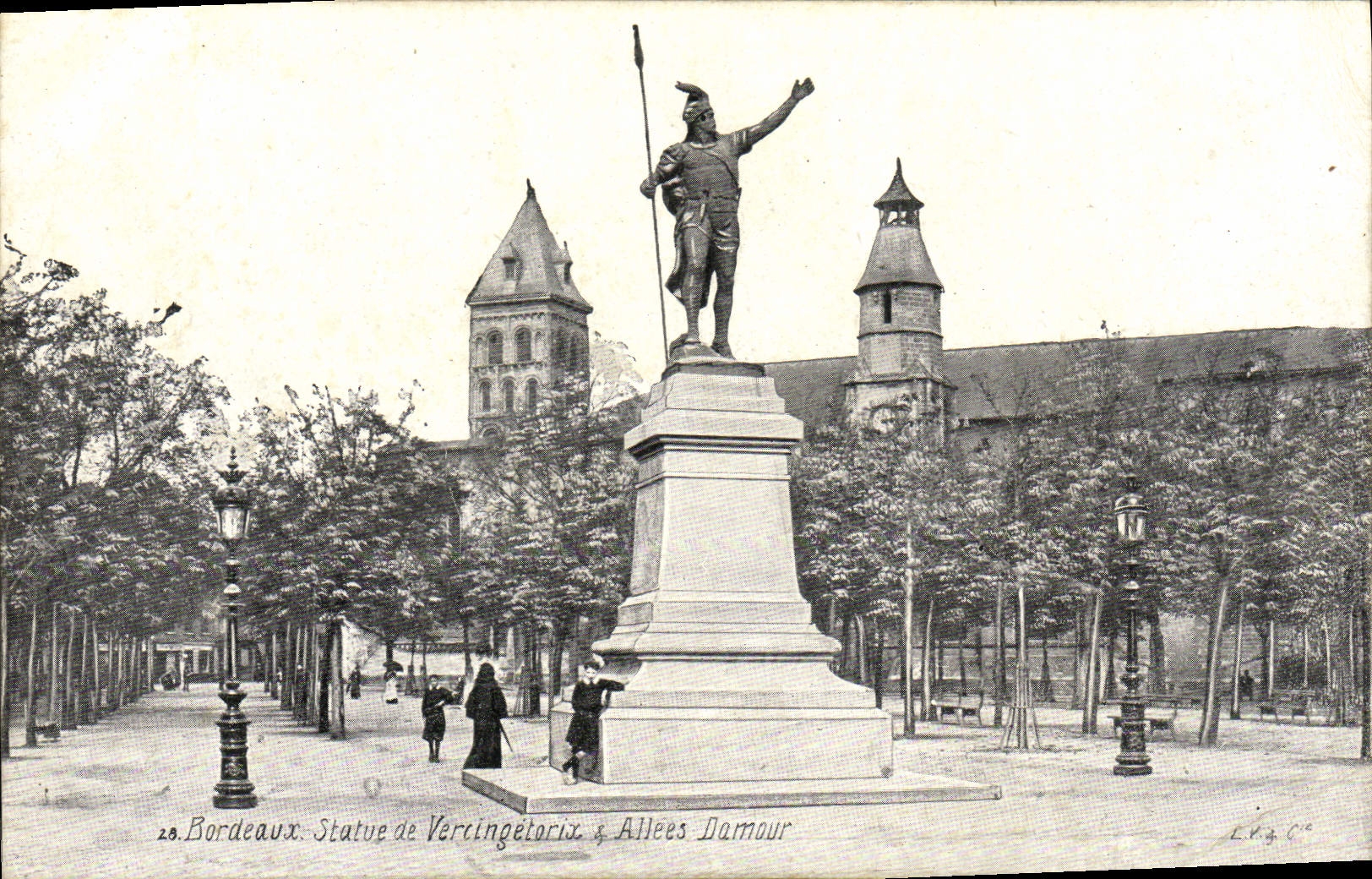 CPA Bordeaux Statue De Vercingetorix Allees Damour