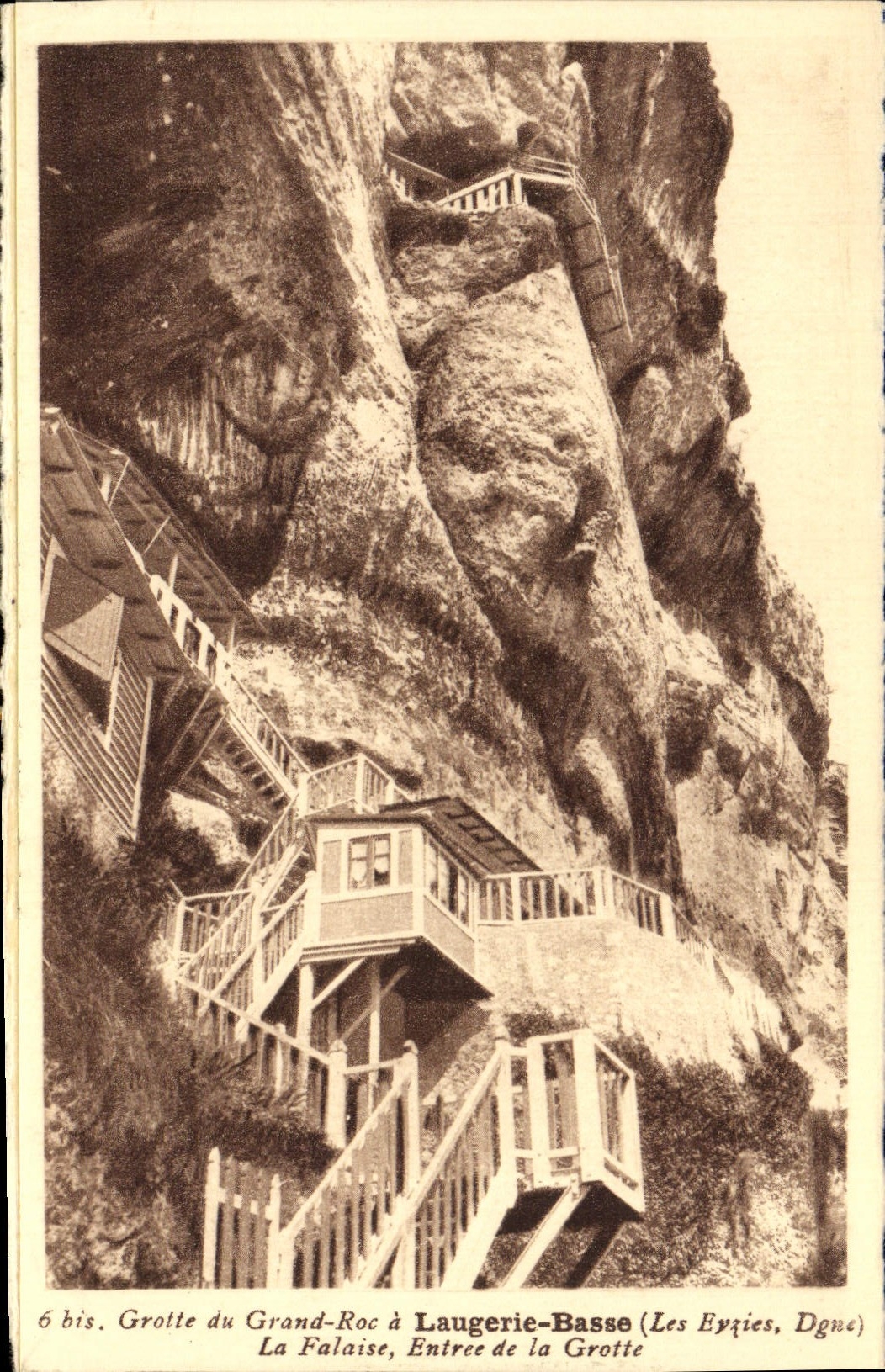 La Falaise, Entrée de la Grotte — Grotte du Grand-Roc à Laugerie-Basse (Les Eyries, Digne)