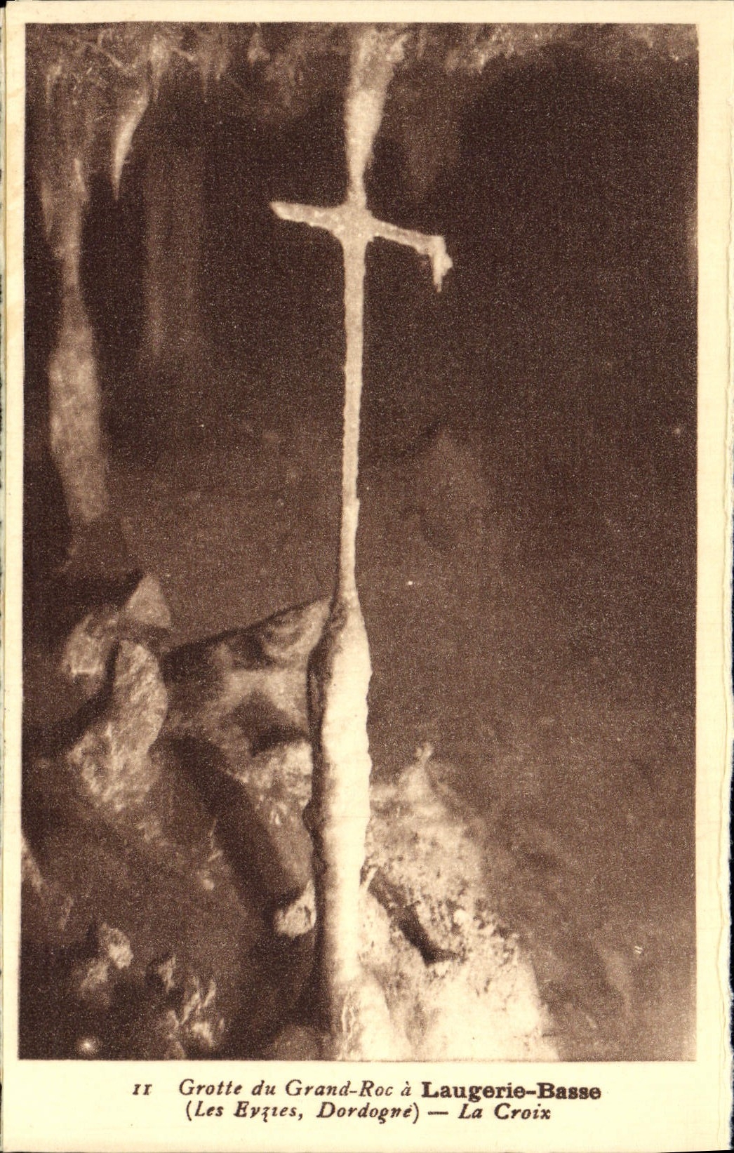 Grotte du Grand-Roc à Laugerie-Basse (Les Eygues, Dordogne) — La Croix