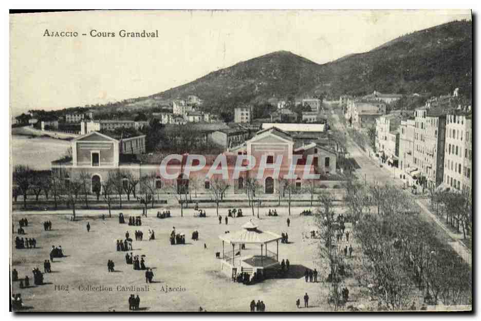 Ajaccio - Cours Grandval — Panoramablick mit Kiosk und Gebäuden — Sammlung Cardinali, n° 1402