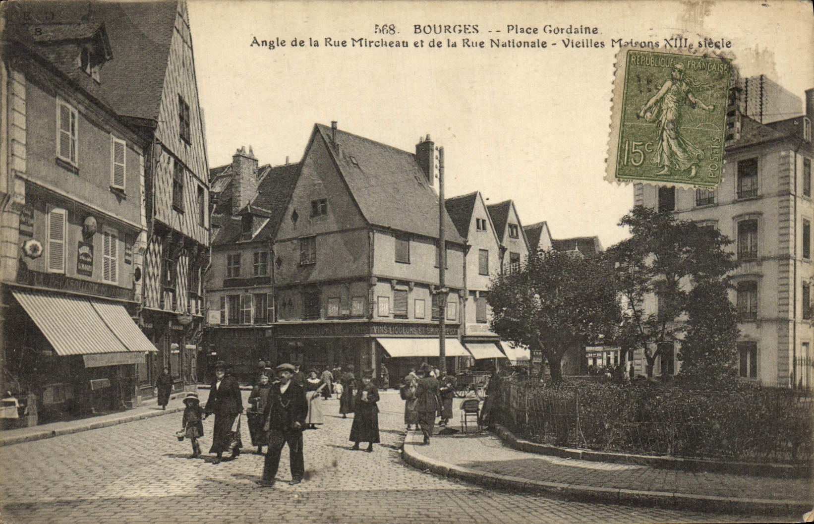 Bourges — Ecke der Rue Mircheau und der Rue Nationale — Alte Häuser 13. Jahrhundert
