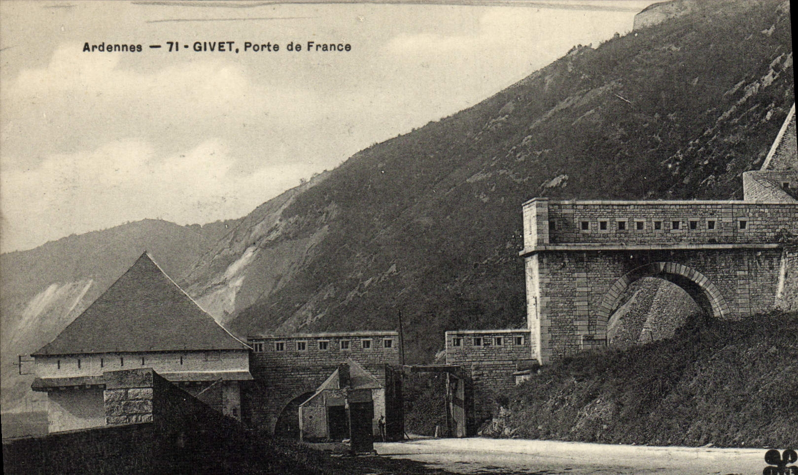 CPA Ardennes Givet Porte de France