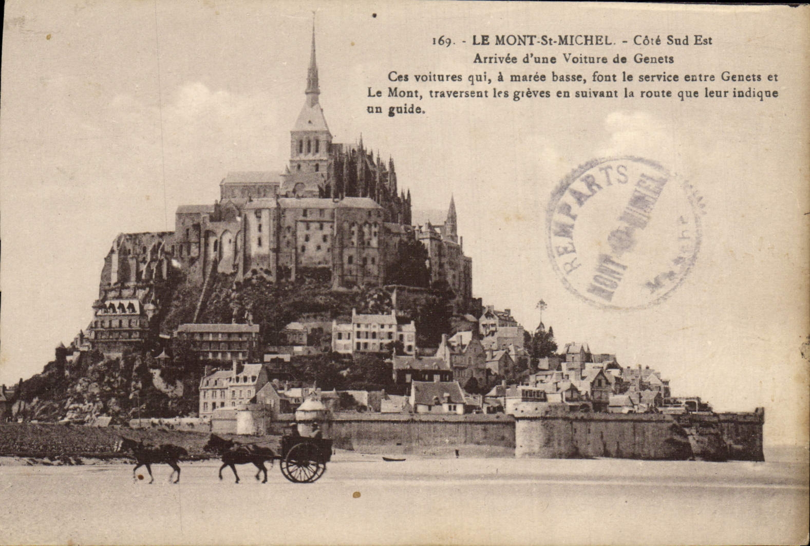 CPA Le Mont St Michel Arrivee d'une voiture de Genets Bateau