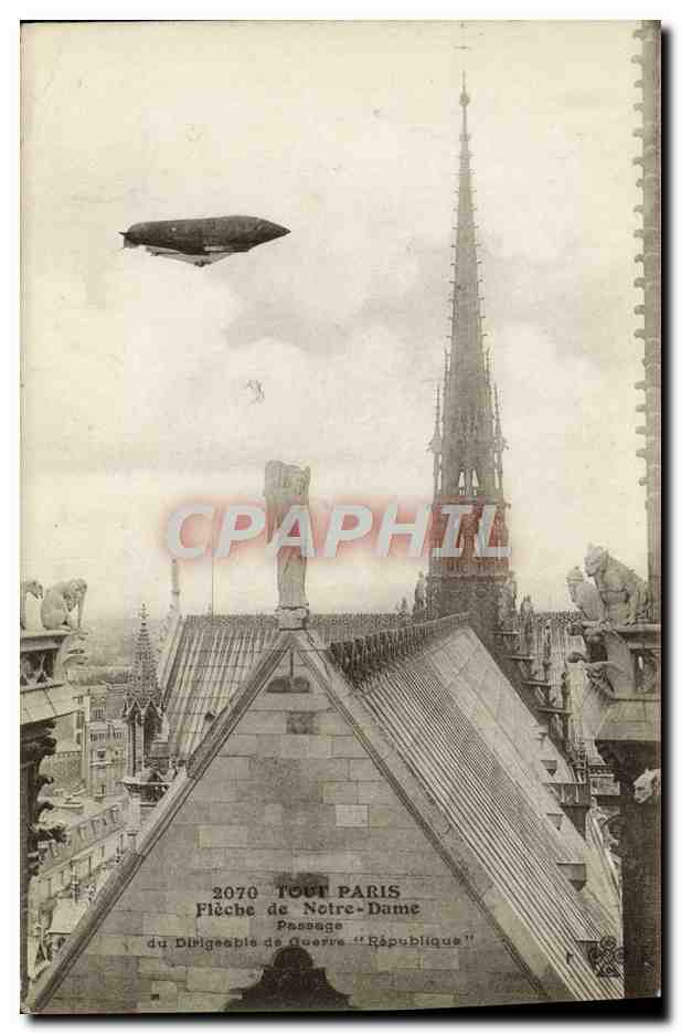Flèche de Notre-Dame — Passage du Dirigeable "République" — Tout Paris 2070