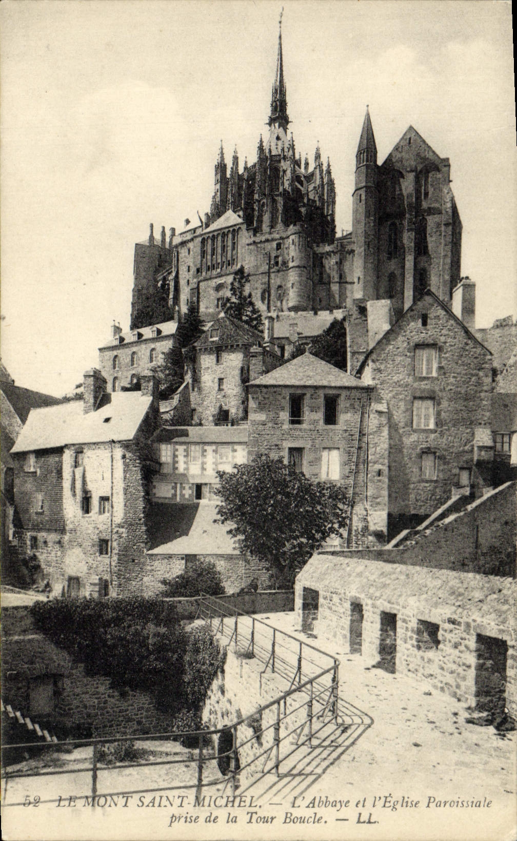 CPA Le Mont Saint Miche L'Abbaye et l'Eglise Paroissiale
