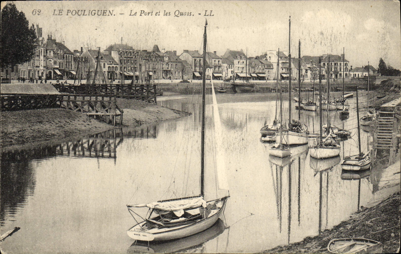 CPA Le Pouliguen Le Port et les Quais Bateaux