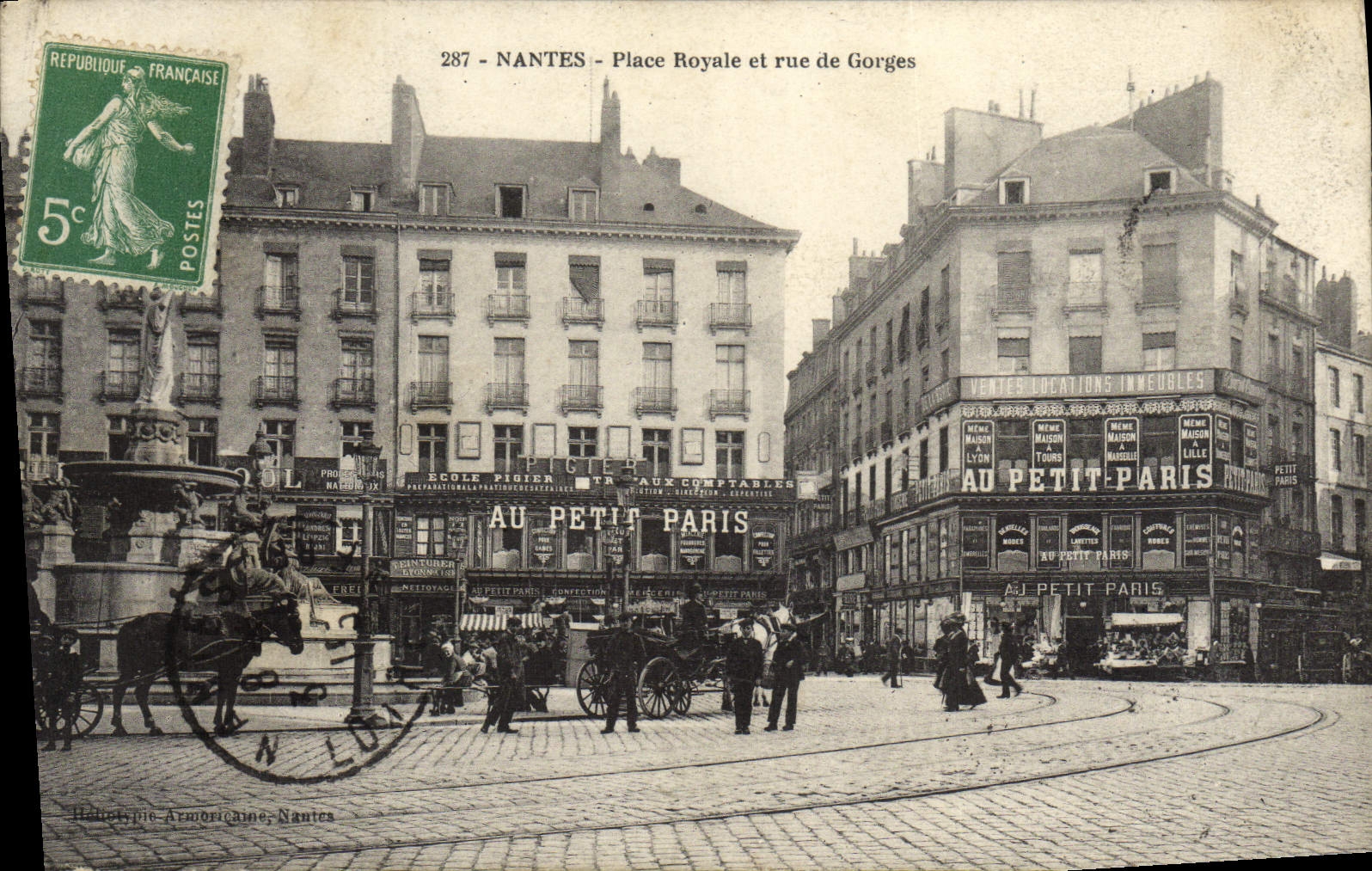 CPA Nantes Place Royale et rue de Gorges Magasin Au petit Paris 