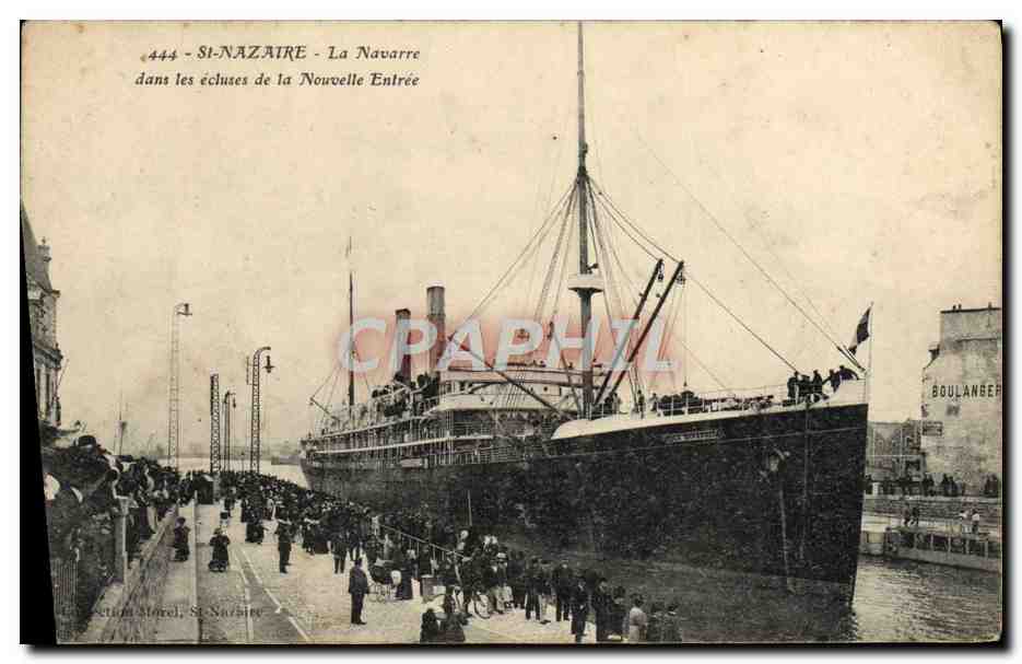 CPA St Nazaire La Navarre dans les ecluses de la Nouvelle Entree Bateau