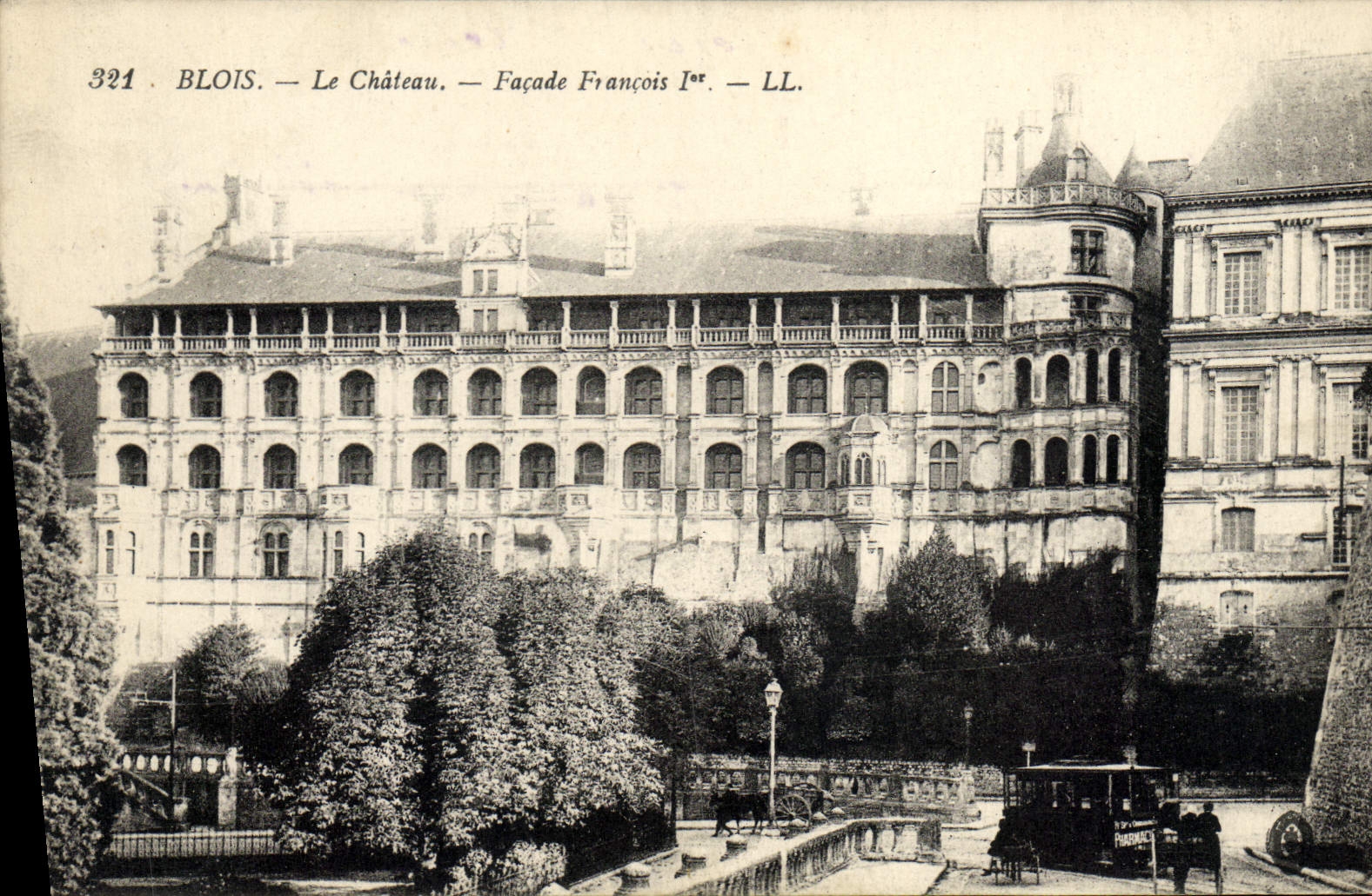 CPA Blois Le Chateau Facade Francois 1er Tramway