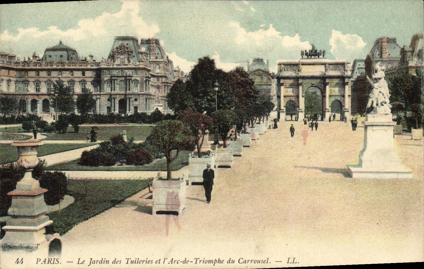 CPA Paris Le Jardin des Tuileries et l'Arc de Triomphe du Carrousel