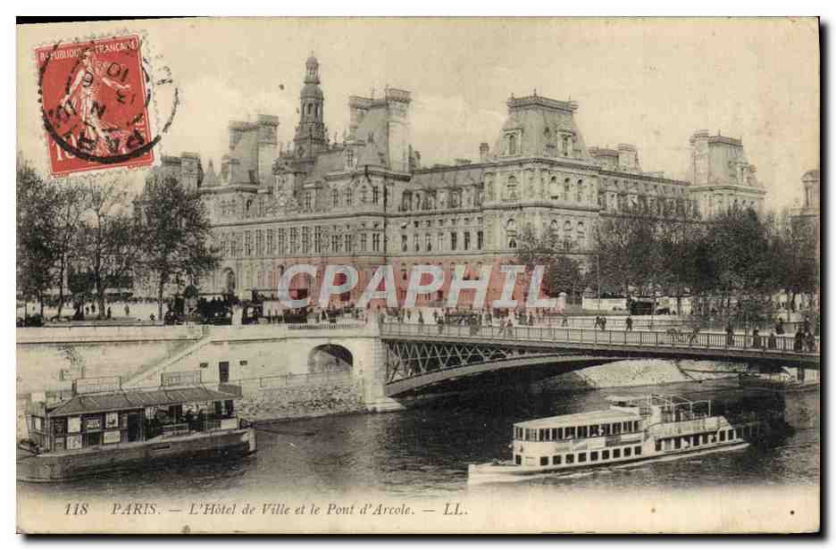 CPA Paris L'Hotel de Ville et le pont d'Arcole bateau Peniche 