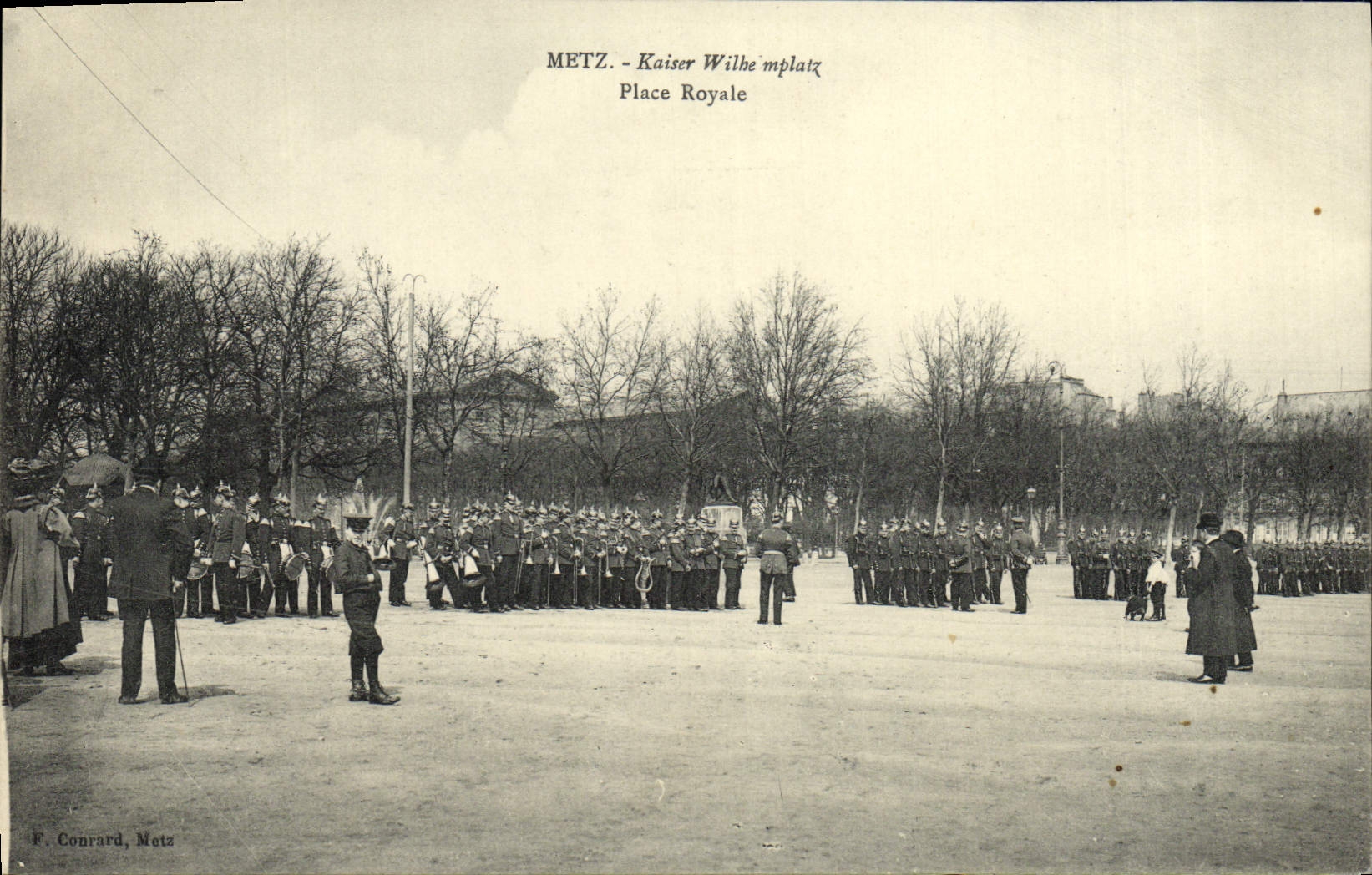 Metz - Kaiser Wilhelmsplatz (Place Royale) — défilé militaire — F. Conrard, Metz
