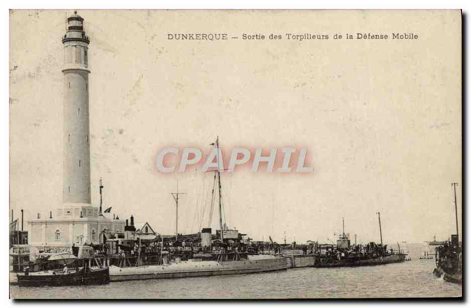 CPA Dunkerque Sortie des Torpilleurs de la Defense Mobile Bateaux Phare