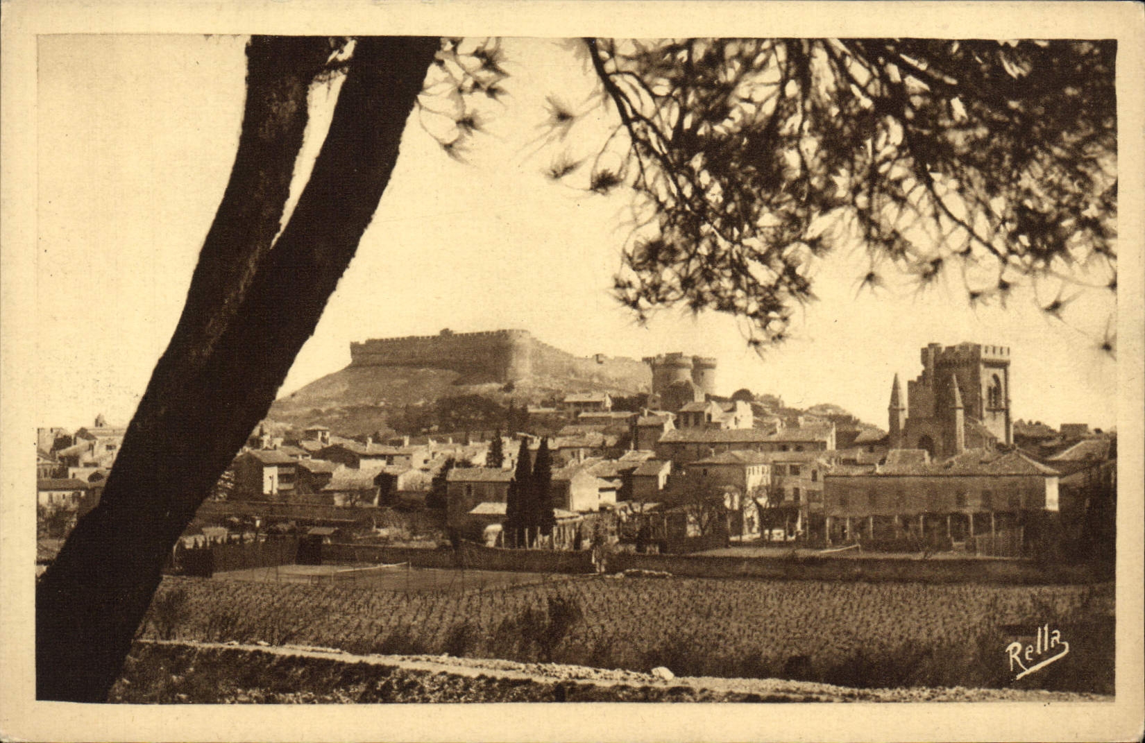 Villeneuve-lès-Avignon — Vue d'ensemble et le fort Saint-André — Rella