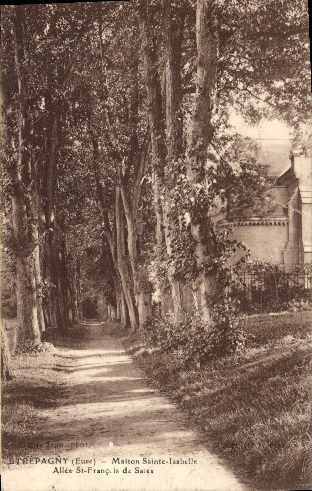 ÉTREPAGNY (Eure) — Allée Saint-François de Sales — Maison Sainte-Isabelle — Henri Jean phot.