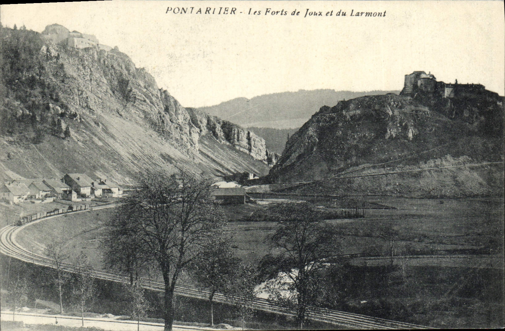 CPA Pontarlier Les Forts de Joux et du Larmont Train 