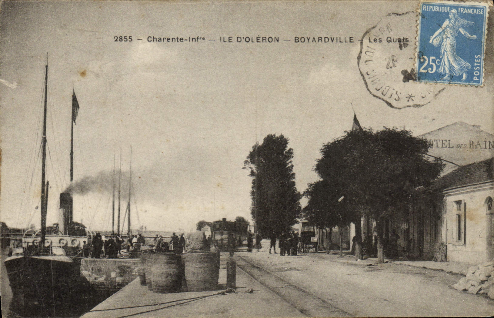 CPA Charente Ille D''Oleron Boyardville Les Quais Bateau Hotel des Bains 