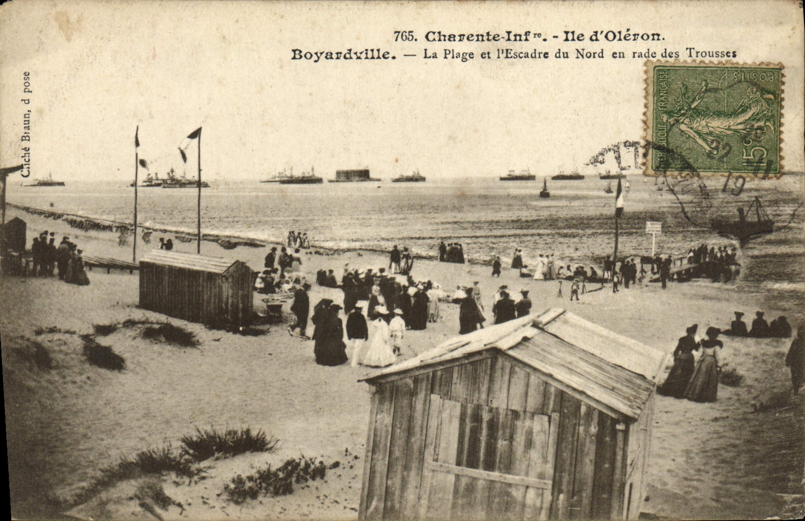 CPA Charente Ille d'Oleron Boyardville La Plage et I'Escadre du Nord en rade des trousses 