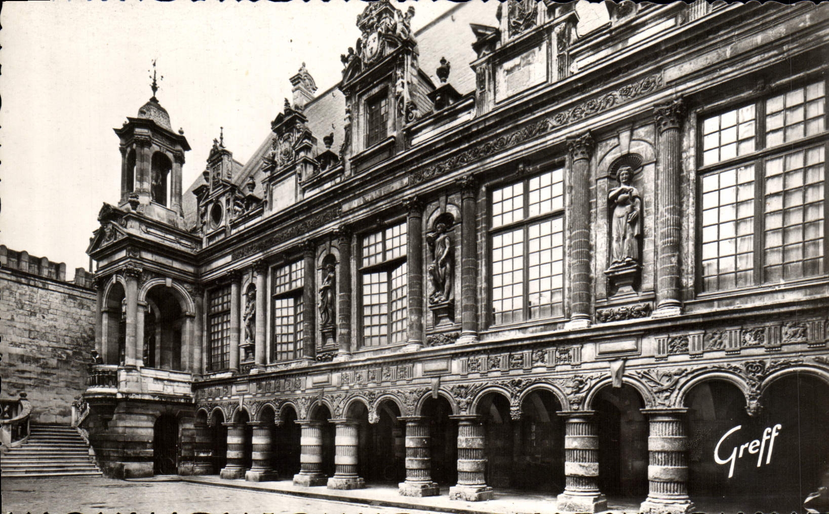 Hôtel de Ville, cour intérieure — En Aunis — Édition Greff