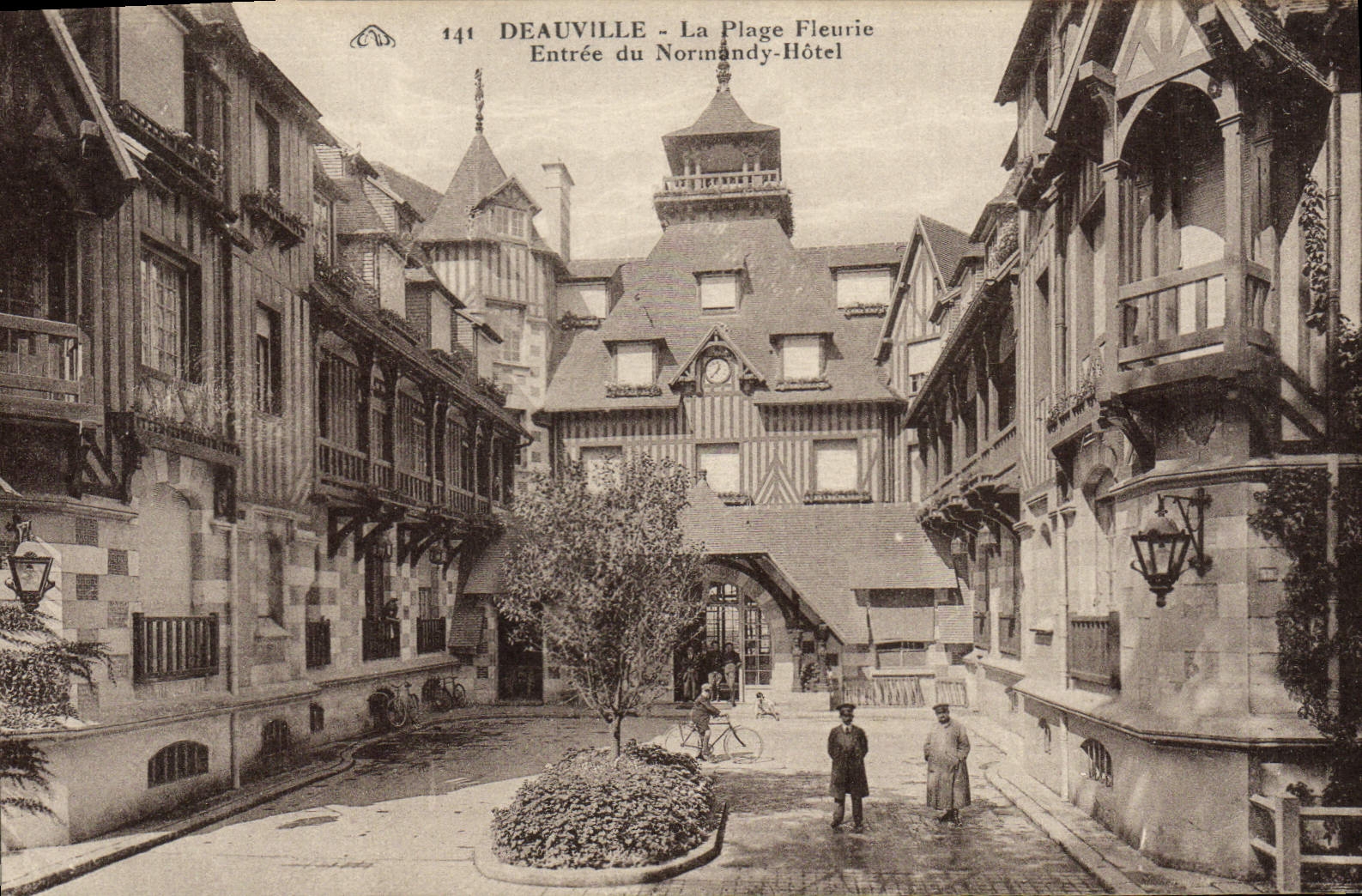 Deauville - La Plage Fleurie - Entrée du Normandy-Hôtel