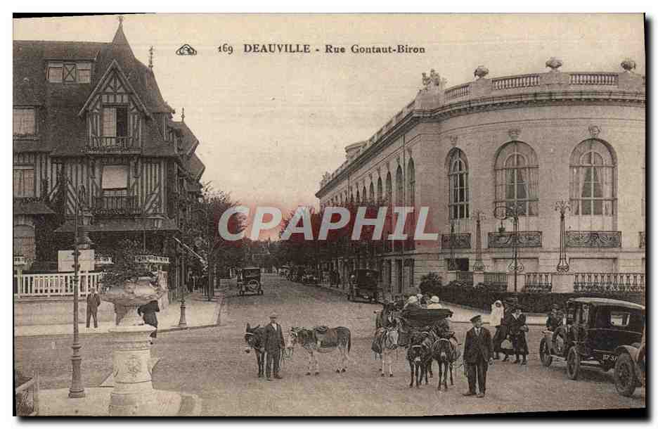 Deauville - Rue Gontaut-Biron — vue de la place avec bâtiments et véhicules — éditeur : C. Albes, n° 169