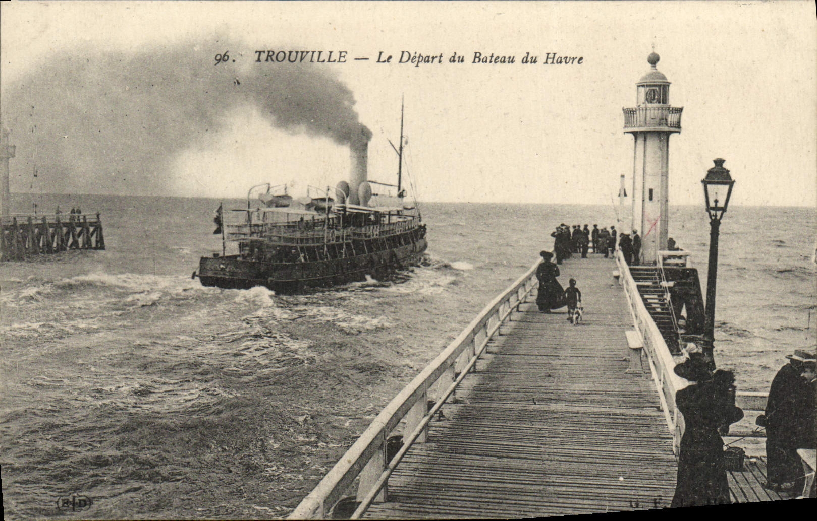 CPA Trouville Le Depart du Bateau du Havre