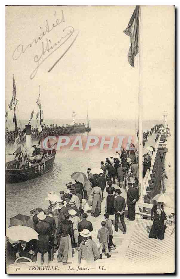 CPA Trouville Les Jetees Bateau