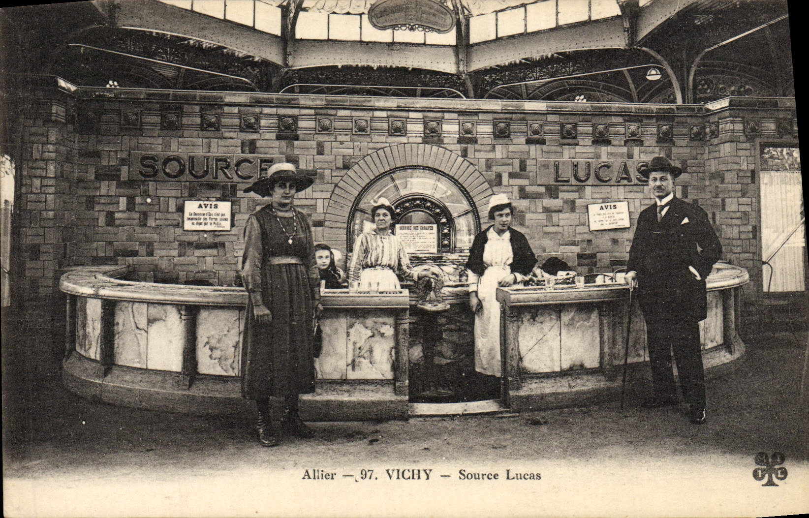 CPA Vichy Source Lucas