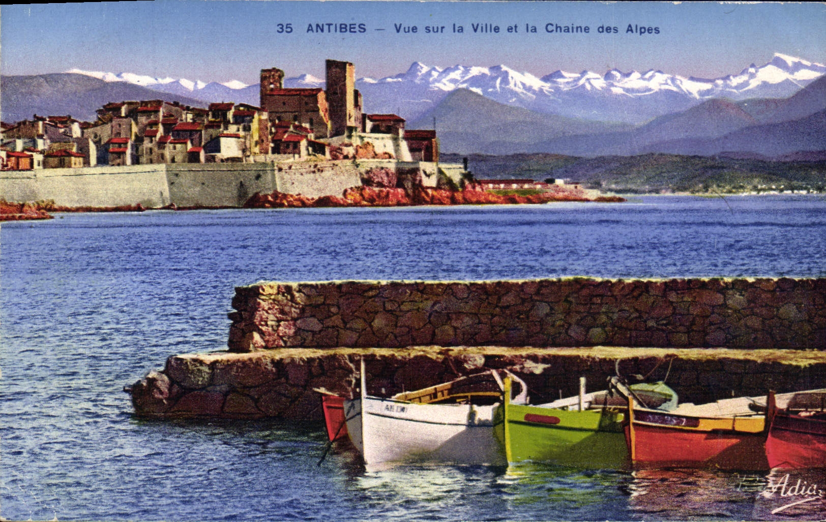 Antibes — Vue sur la Ville et la Chaîne des Alpes — Adia