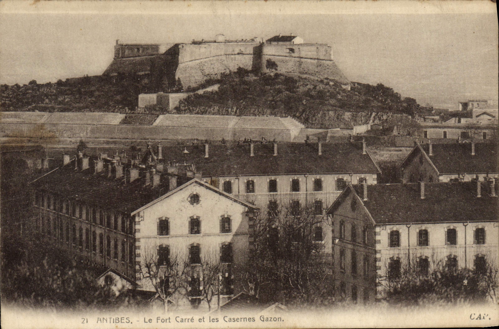 Antibes - Le Fort Carré et les Casernes Gazon — CAP, n°21