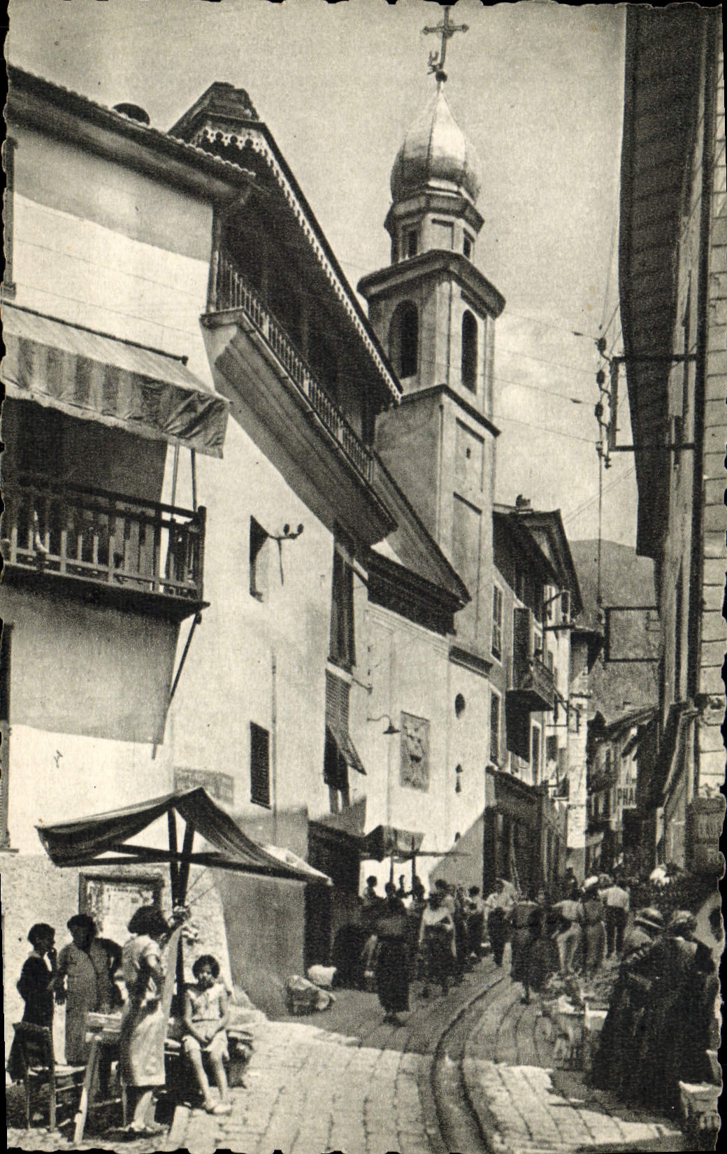 Saint-Martin-Vésubie — Alte Straße — Die Kirche — L. Gilletta, Fotograf in Nizza