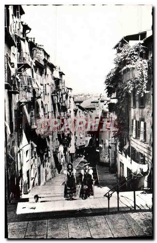 CPM Nice Une Rue Pittoresque Du Vieux Nice Folklore Femmes